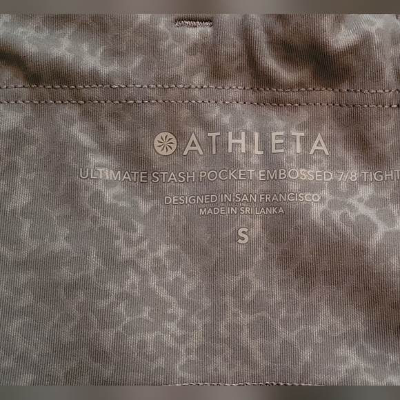 Athleta stash pocket 7/8 leggings - Picture 2 of 3